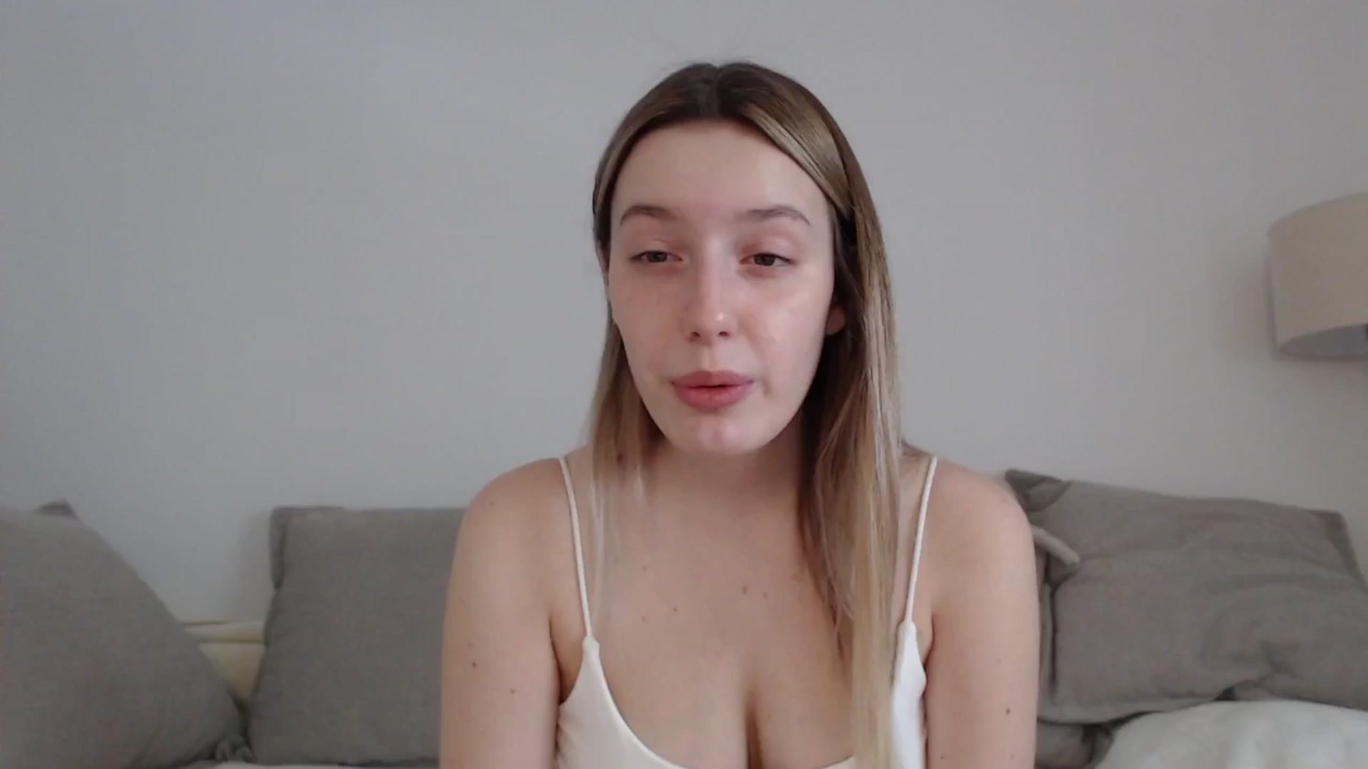 Gallery image thumbnail from Elenaxkiss's myfreecams stream on, 04/21/2025, 10:10 image 15 of 20
