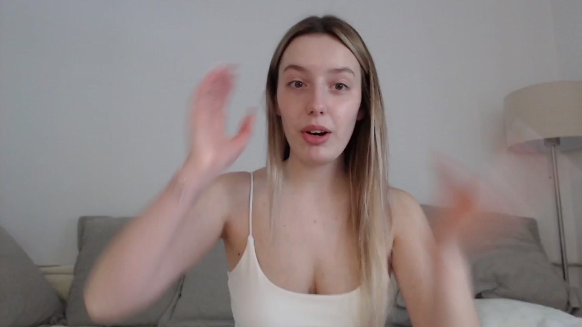 Gallery image thumbnail from Elenaxkiss's myfreecams stream on, 04/21/2025, 10:10 image 8 of 20