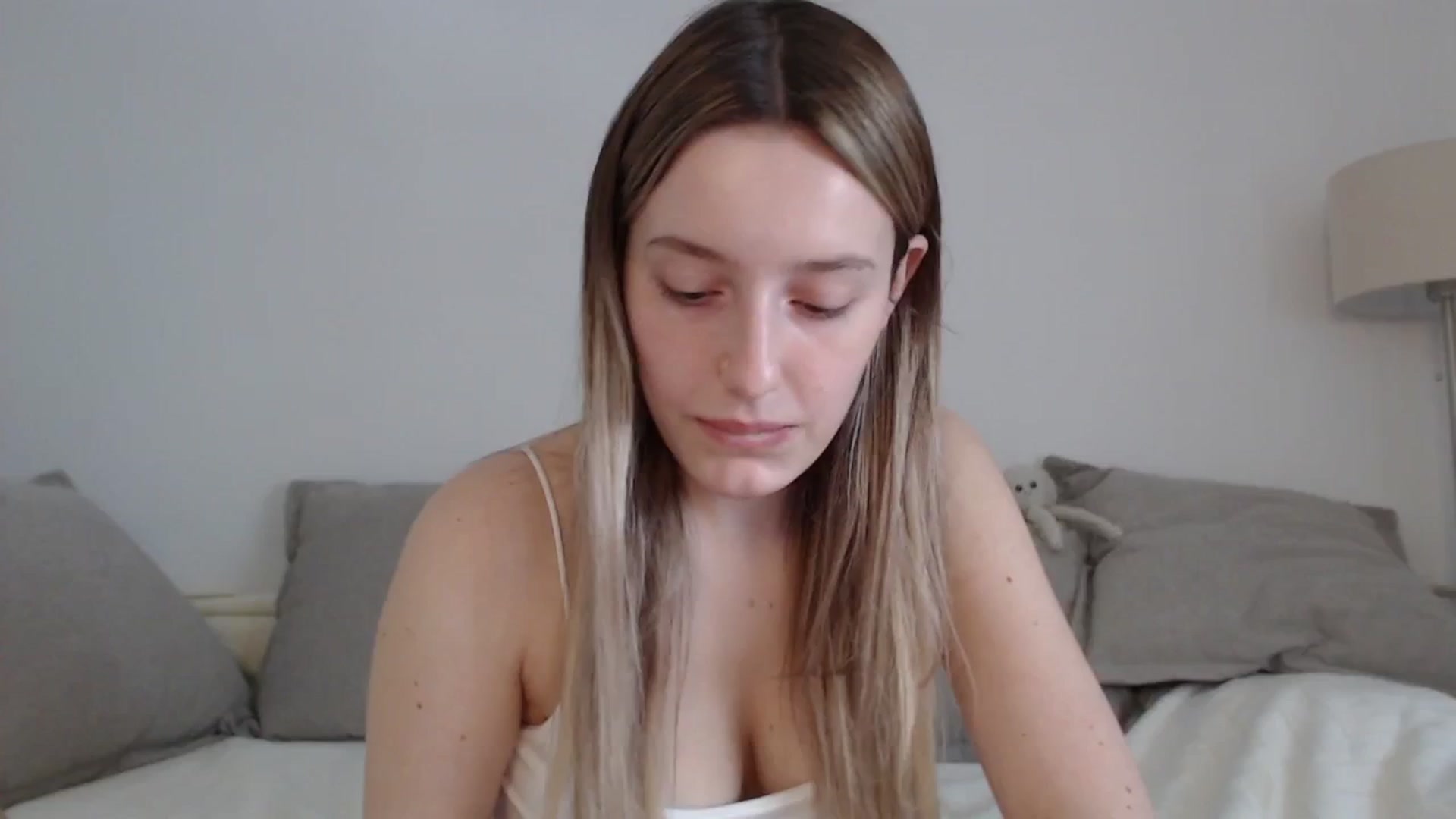 Gallery image thumbnail from Elenaxkiss's myfreecams stream on, 04/21/2025, 13:02 image 4 of 20