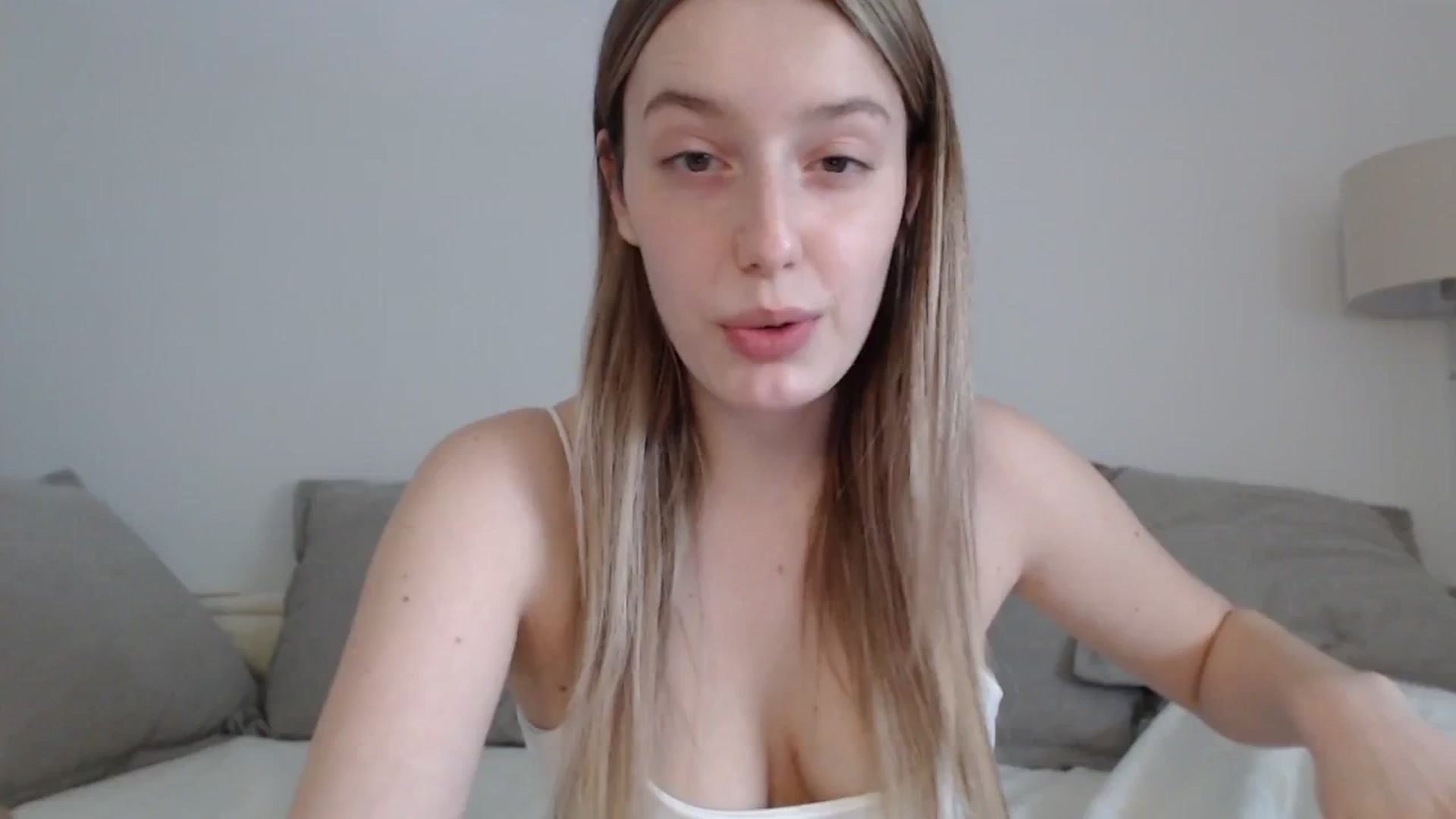 Gallery image thumbnail from Elenaxkiss's myfreecams stream on, 04/21/2025, 13:02 image 6 of 20