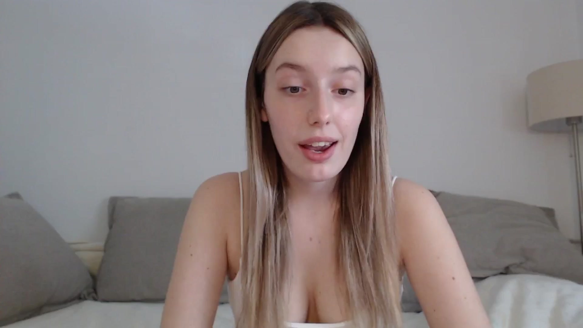 Gallery image thumbnail from Elenaxkiss's myfreecams stream on, 04/21/2025, 13:02 image 7 of 20