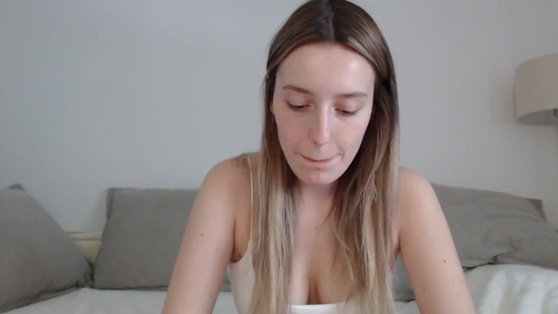 Gallery image thumbnail from Elenaxkiss's myfreecams stream on, 04/21/2025, 13:02 image 12 of 20