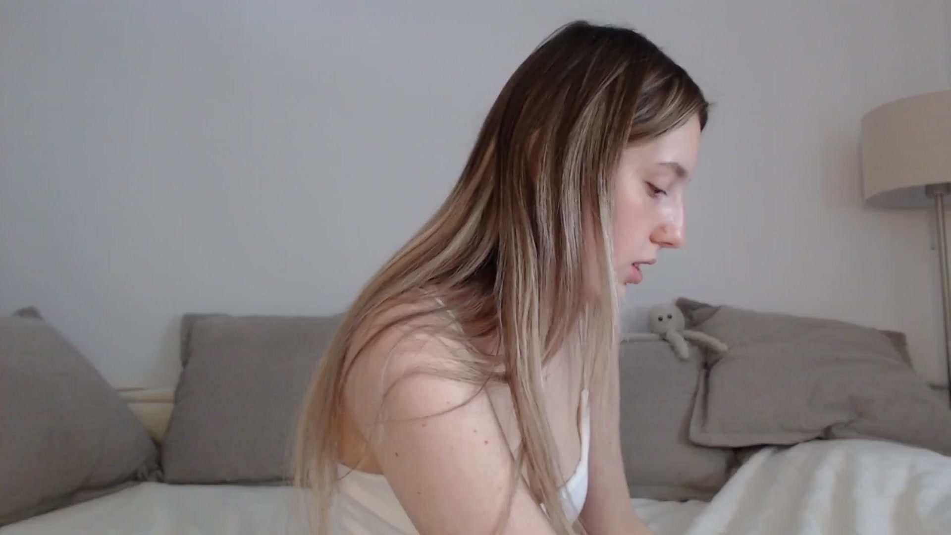Gallery image thumbnail from Elenaxkiss's myfreecams stream on, 04/21/2025, 13:02 image 3 of 20