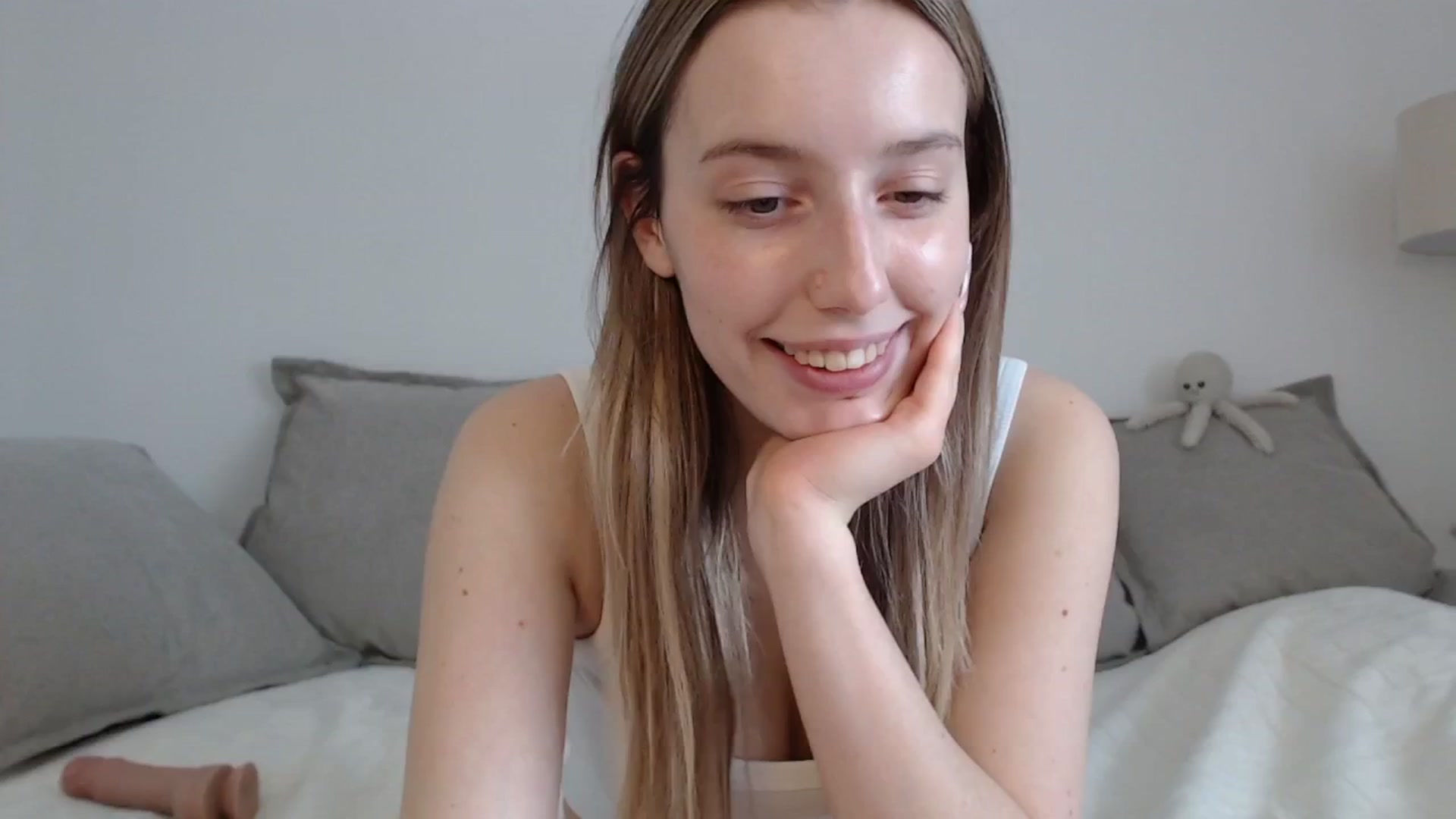Gallery image thumbnail from Elenaxkiss's myfreecams stream on, 04/22/2025, 12:56 image 5 of 20