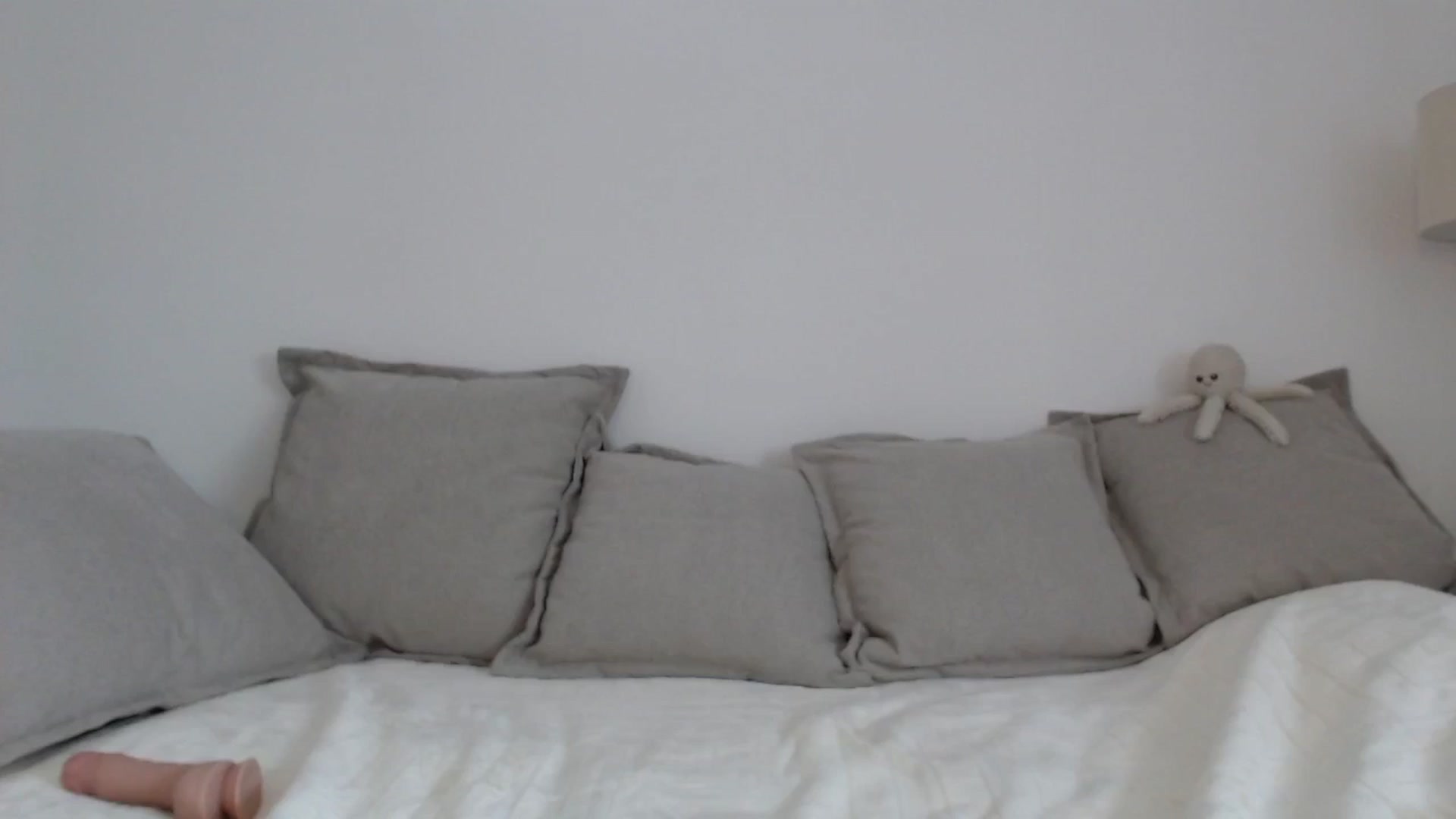 Gallery image thumbnail from Elenaxkiss's myfreecams stream on, 04/22/2025, 12:56 image 9 of 20