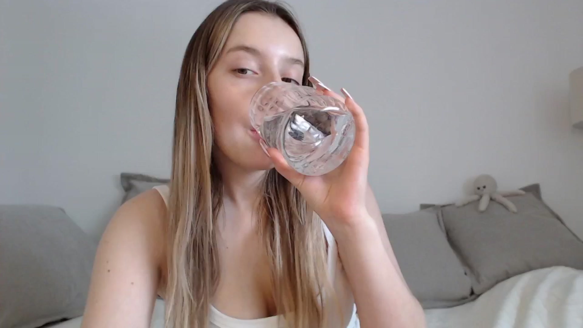 Gallery image thumbnail from Elenaxkiss's myfreecams stream on, 04/22/2025, 12:56 image 19 of 20