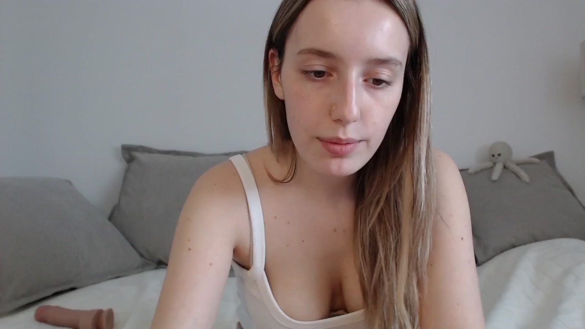 Gallery image thumbnail from Elenaxkiss's myfreecams stream on, 04/22/2025, 12:56 image 6 of 20
