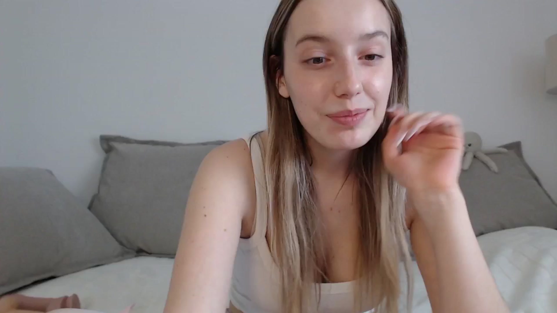 Gallery image thumbnail from Elenaxkiss's myfreecams stream on, 04/22/2025, 12:56 image 2 of 20