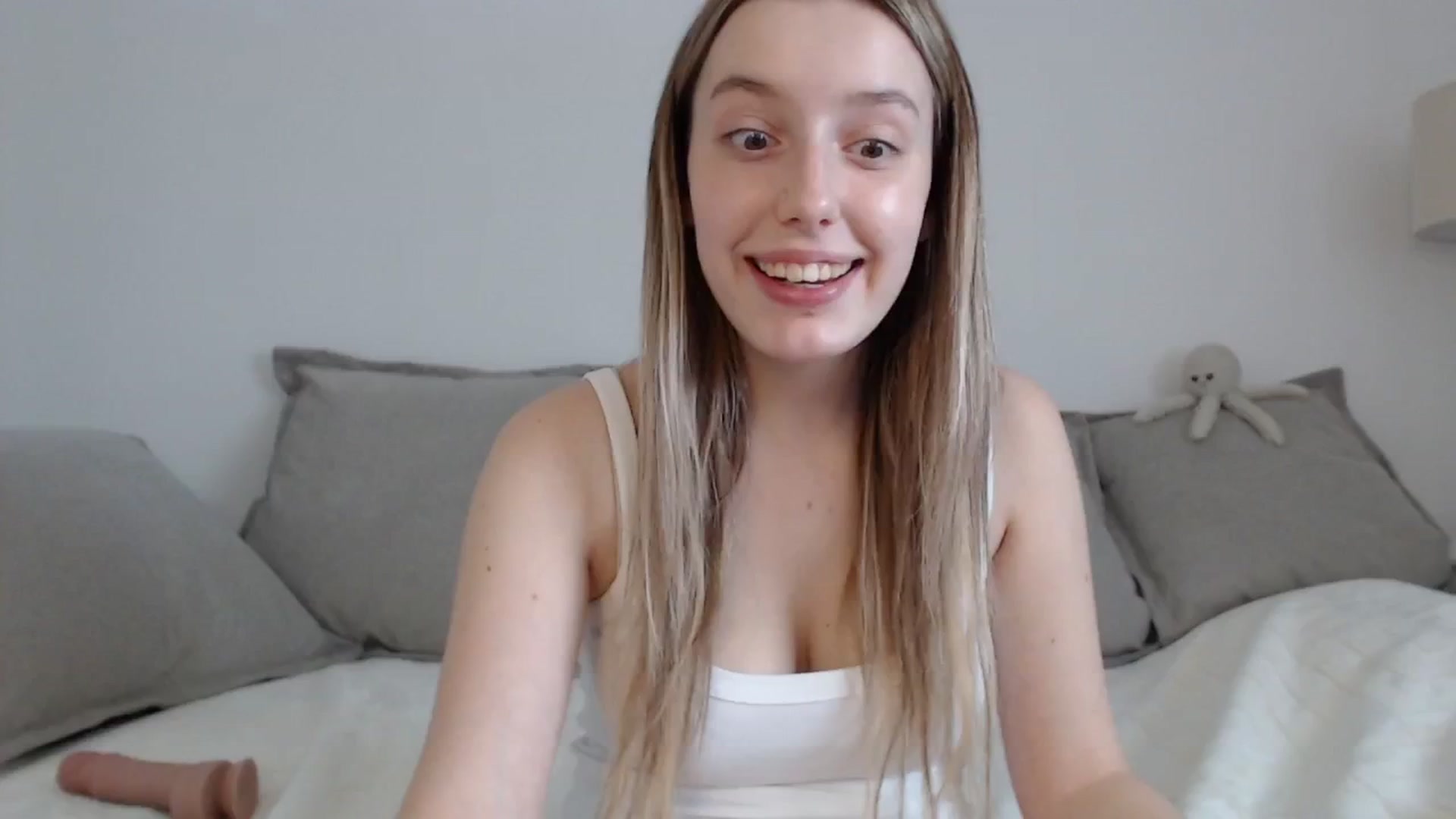 Gallery image thumbnail from Elenaxkiss's myfreecams stream on, 04/22/2025, 12:56 image 8 of 20