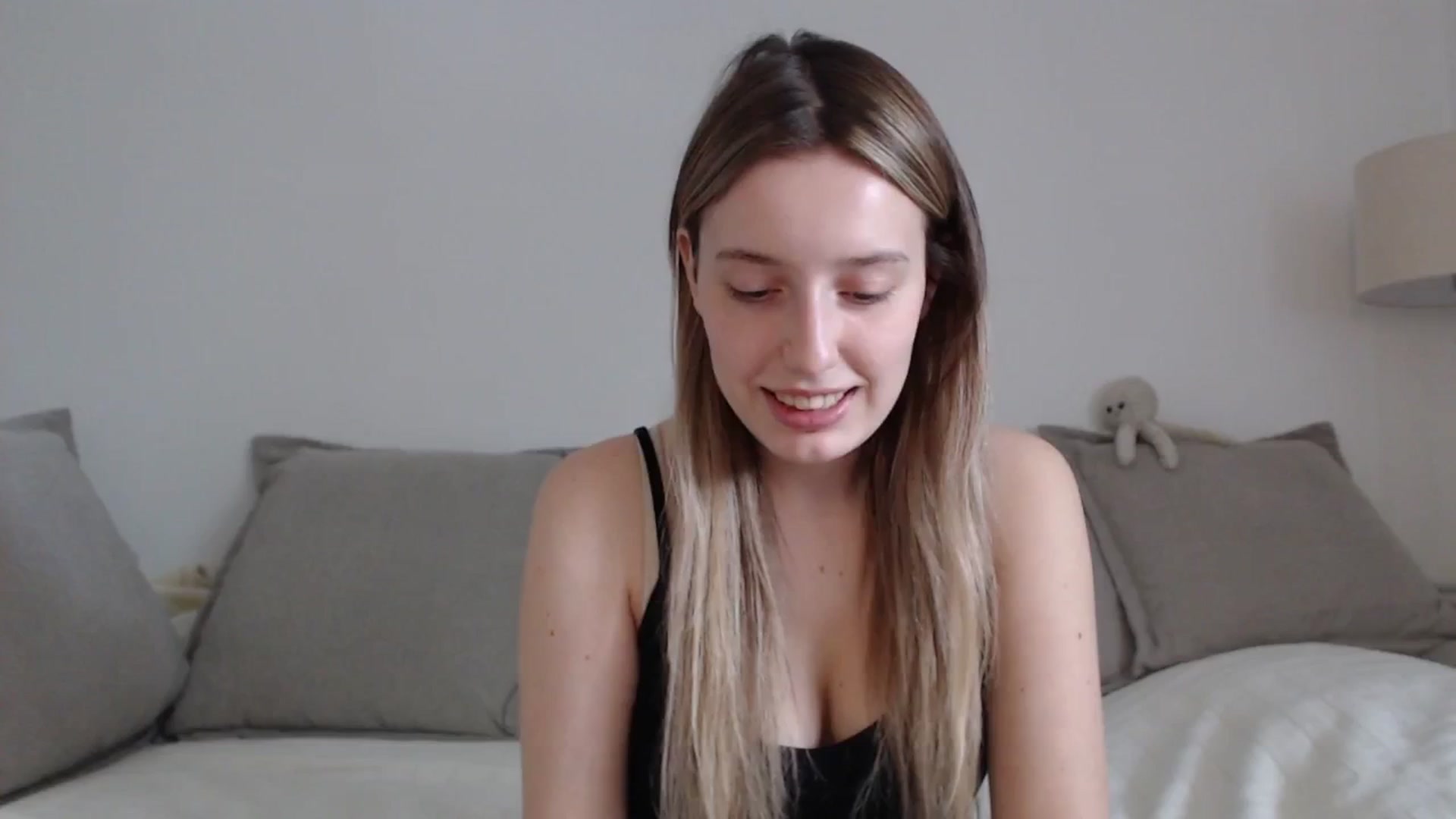Gallery image thumbnail from Elenaxkiss's myfreecams stream on, 04/24/2025, 11:17 image 3 of 20