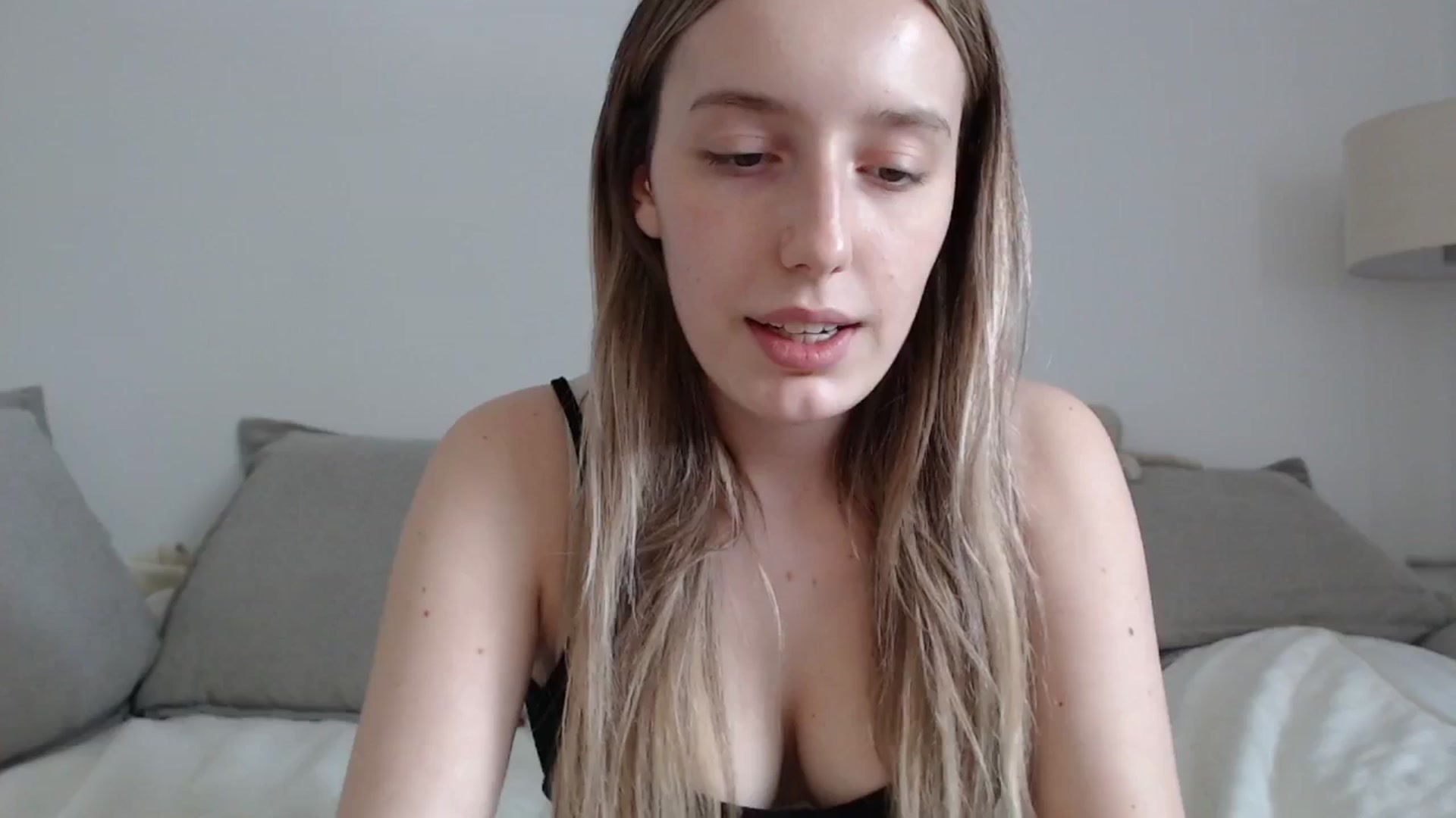 Gallery image thumbnail from Elenaxkiss's myfreecams stream on, 04/24/2025, 11:17 image 19 of 20