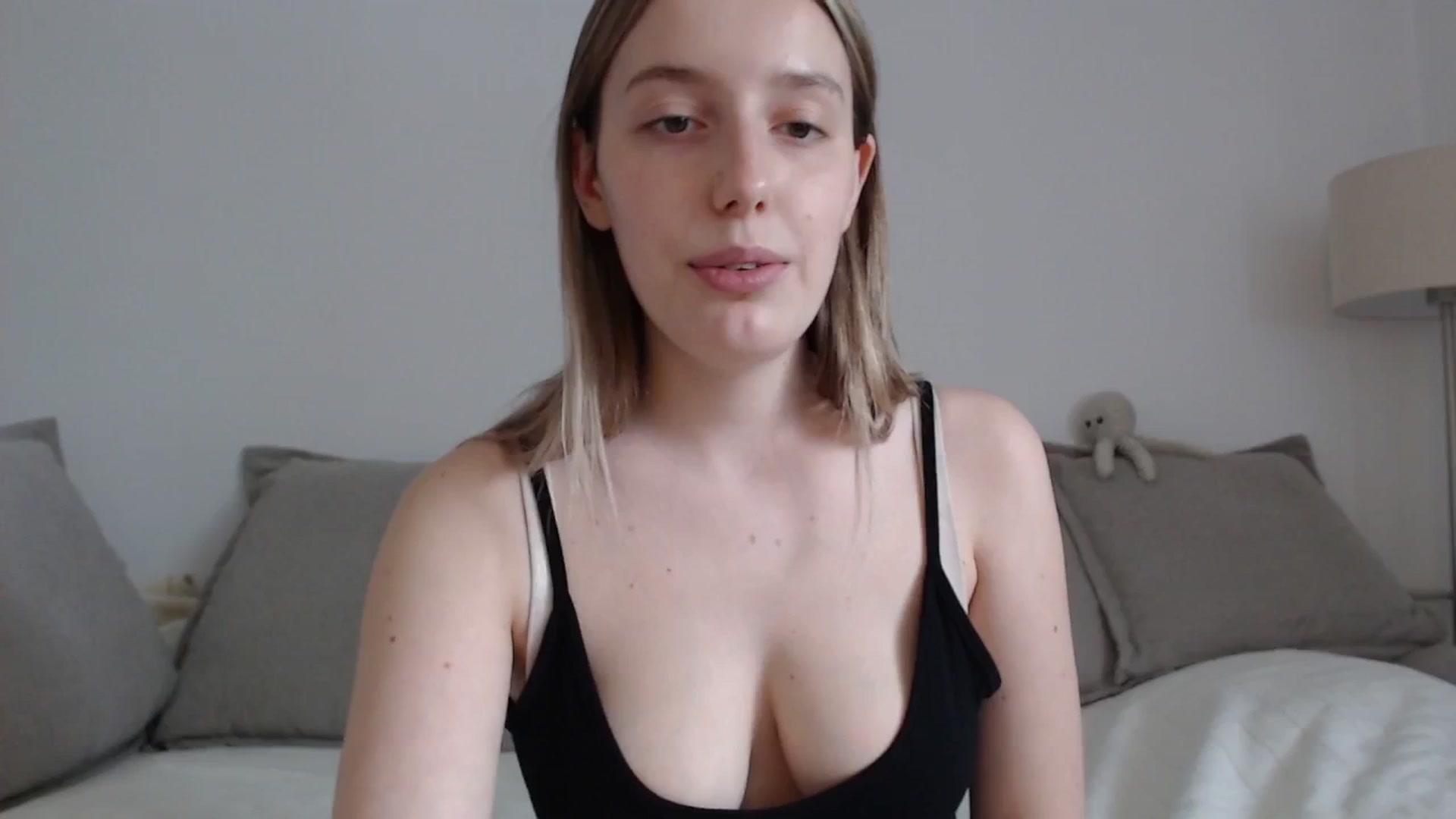 Gallery image thumbnail from Elenaxkiss's myfreecams stream on, 04/24/2025, 11:17 image 11 of 20