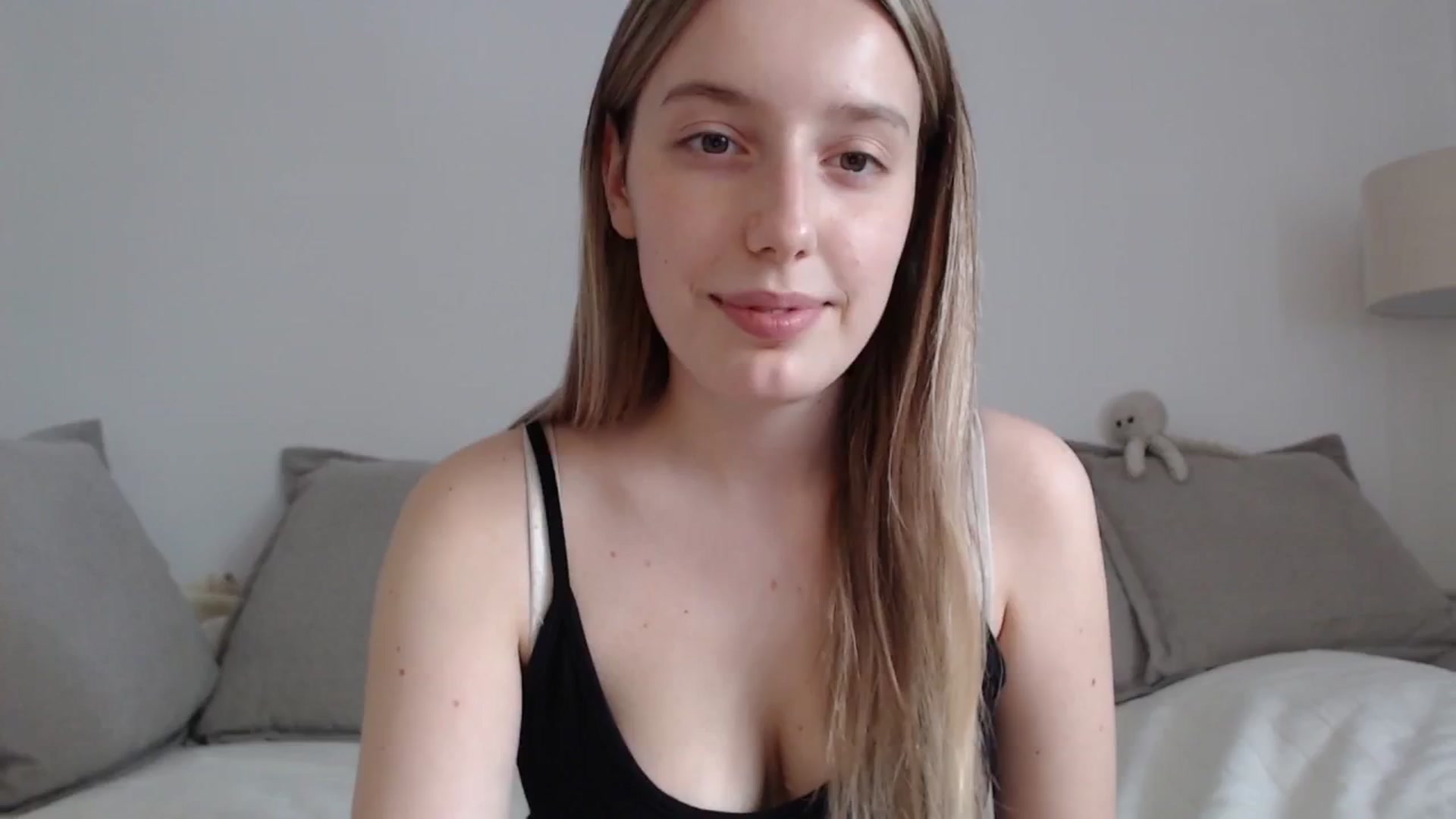 Gallery image thumbnail from Elenaxkiss's myfreecams stream on, 04/24/2025, 11:17 image 12 of 20