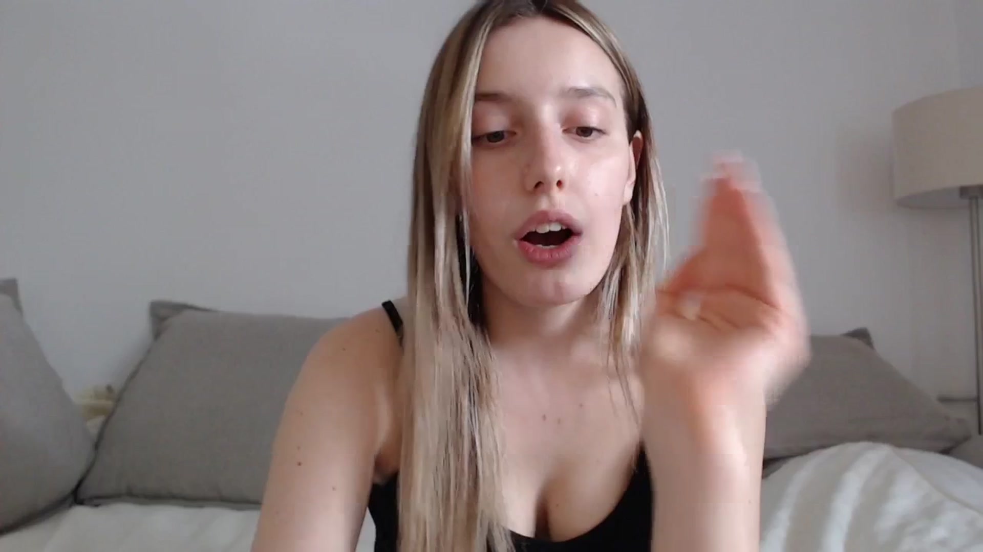 Gallery image thumbnail from Elenaxkiss's myfreecams stream on, 04/24/2025, 11:17 image 18 of 20