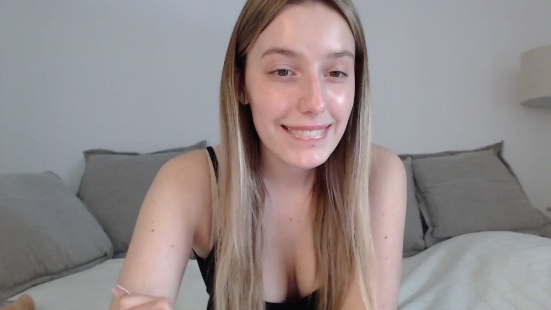 Gallery image thumbnail from Elenaxkiss's myfreecams stream on, 04/27/2025, 11:13 image 5 of 20
