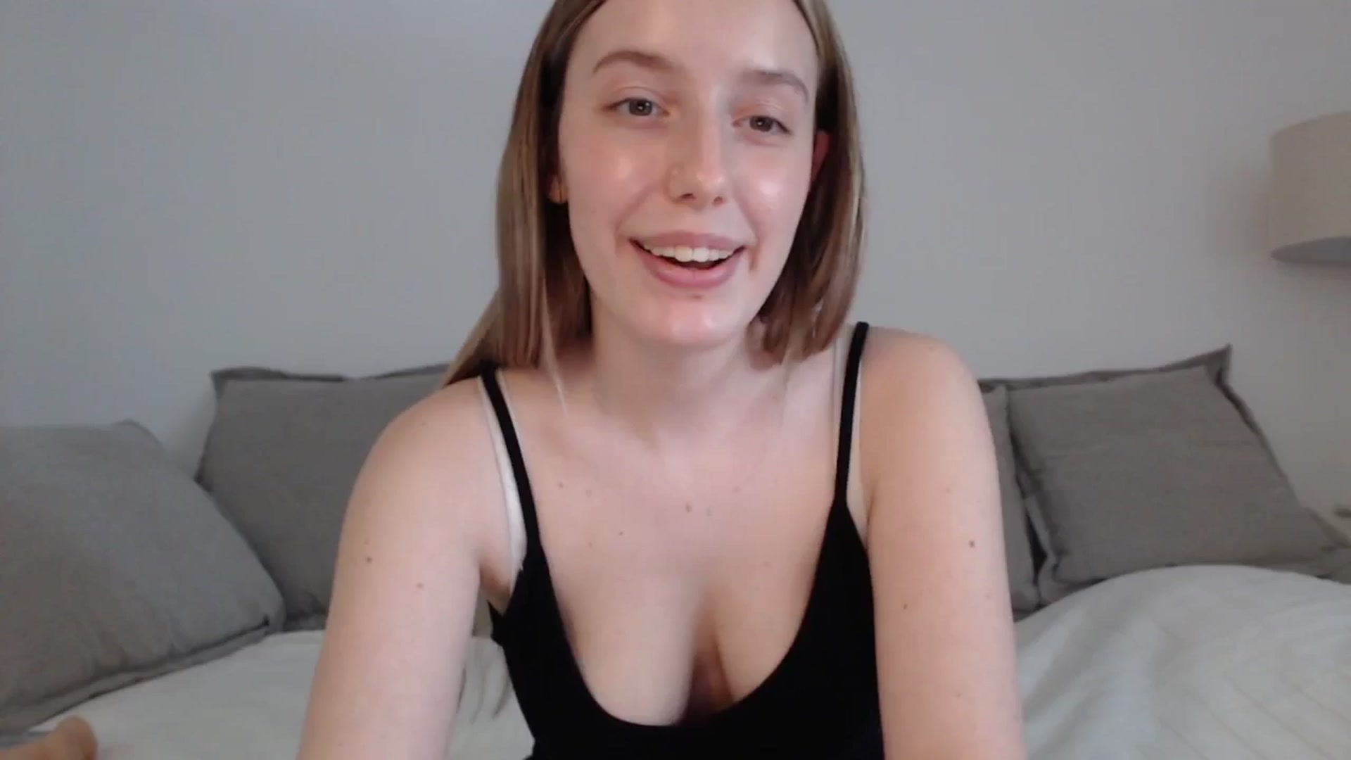 Gallery image thumbnail from Elenaxkiss's myfreecams stream on, 04/27/2025, 11:13 image 17 of 20