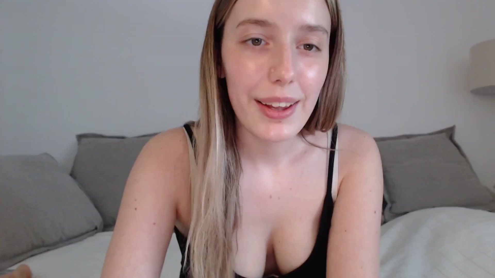Gallery image thumbnail from Elenaxkiss's myfreecams stream on, 04/27/2025, 11:13 image 4 of 20