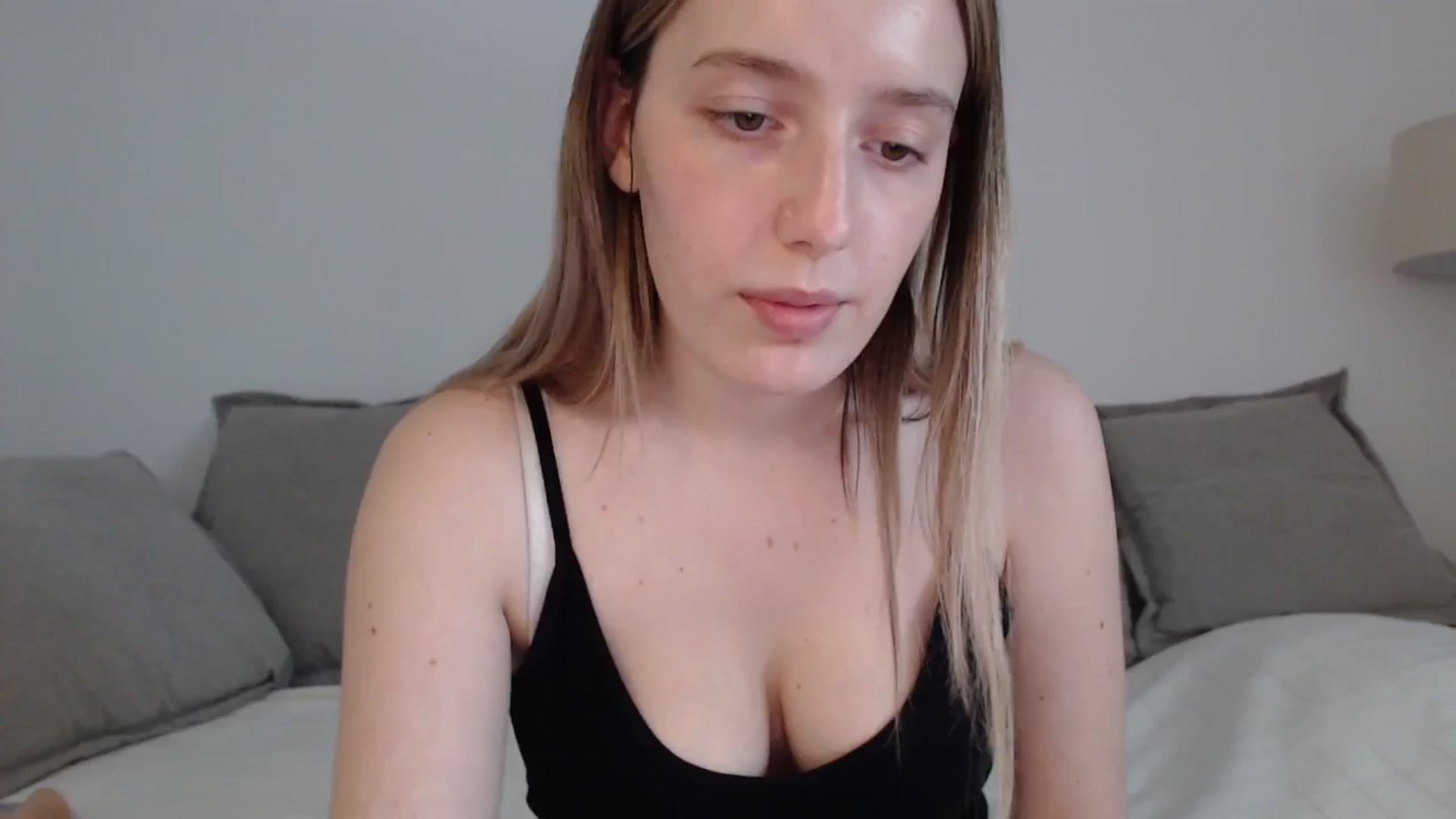 Gallery image thumbnail from Elenaxkiss's myfreecams stream on, 04/27/2025, 11:13 image 3 of 20