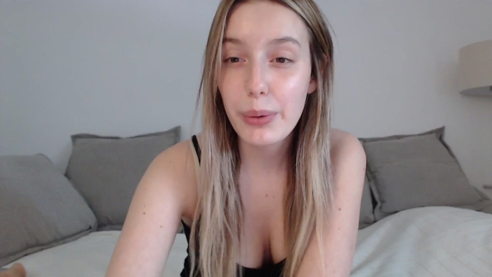 Gallery image thumbnail from Elenaxkiss's myfreecams stream on, 04/27/2025, 11:13 image 11 of 20