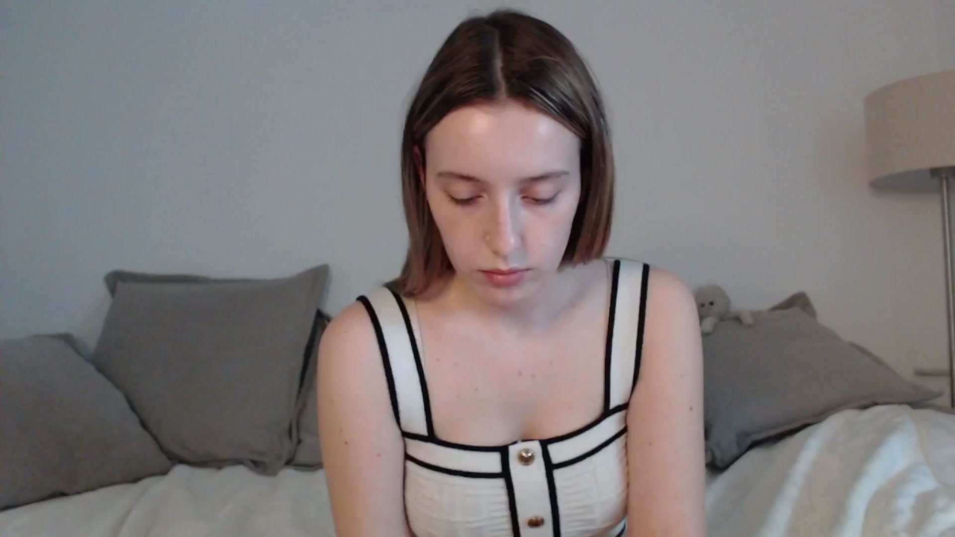 Gallery image thumbnail from Elenaxkiss's myfreecams stream on, 04/28/2025, 16:17 image 13 of 20