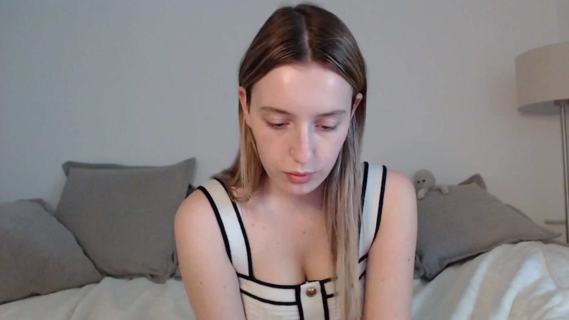Gallery image thumbnail from Elenaxkiss's myfreecams stream on, 04/28/2025, 16:17 image 20 of 20