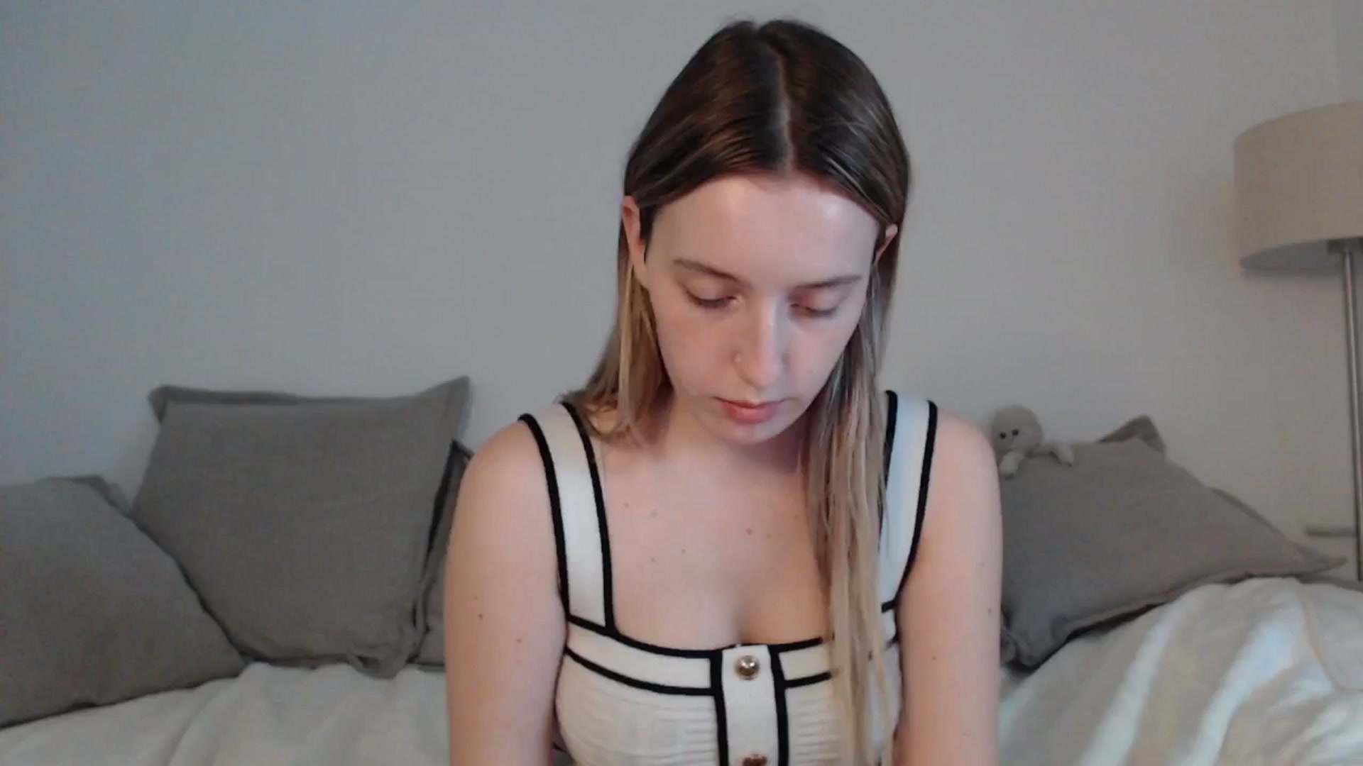Gallery image thumbnail from Elenaxkiss's myfreecams stream on, 04/28/2025, 16:17 image 18 of 20