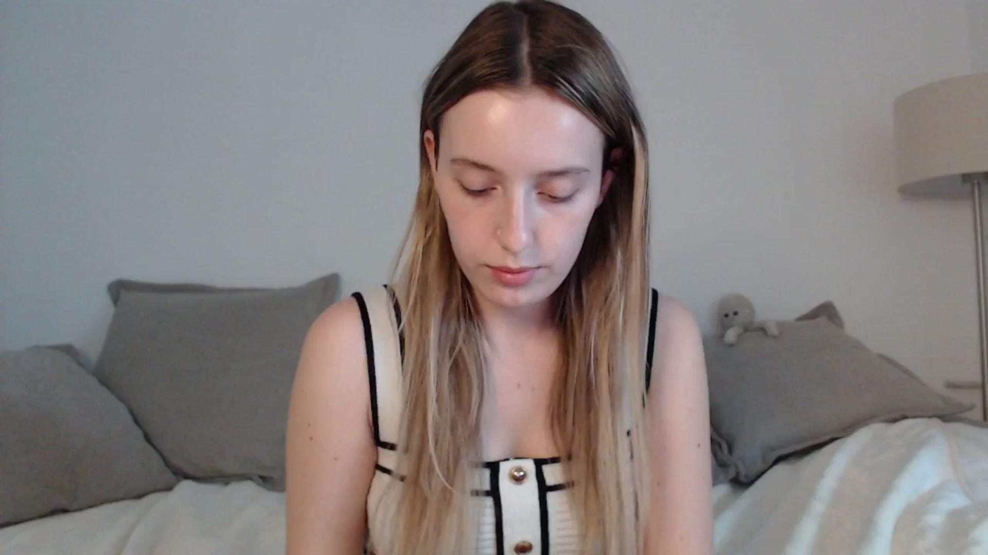 Gallery image thumbnail from Elenaxkiss's myfreecams stream on, 04/28/2025, 16:17 image 8 of 20