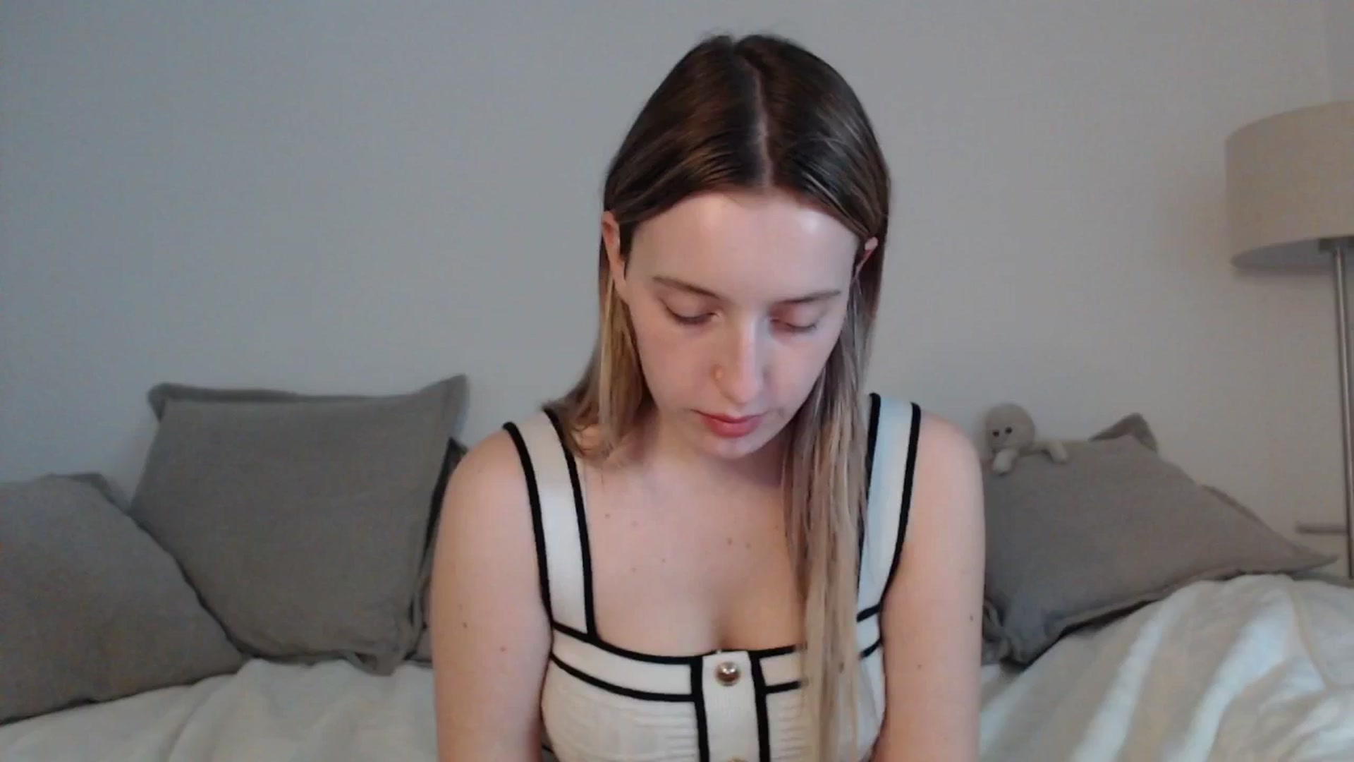 Gallery image thumbnail from Elenaxkiss's myfreecams stream on, 04/28/2025, 16:17 image 19 of 20