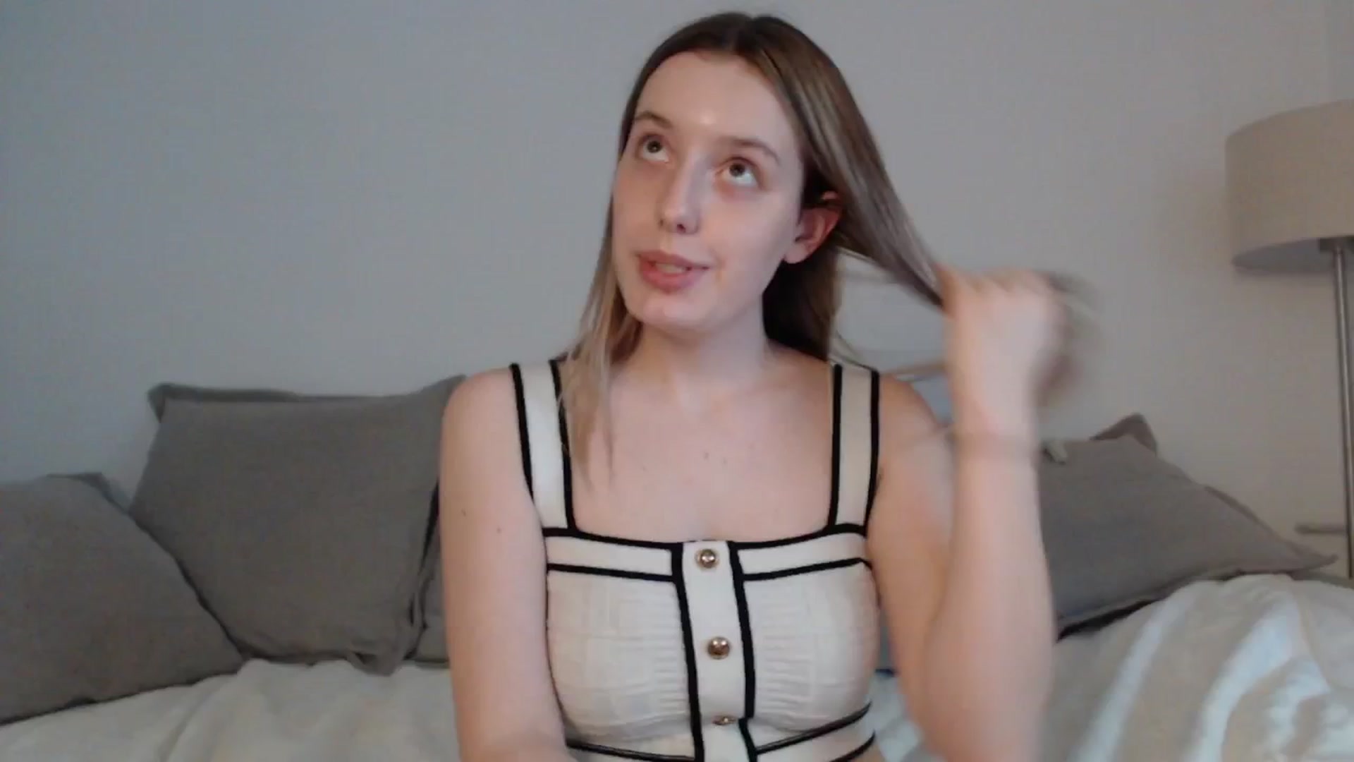 Gallery image thumbnail from Elenaxkiss's myfreecams stream on, 04/28/2025, 16:17 image 16 of 20