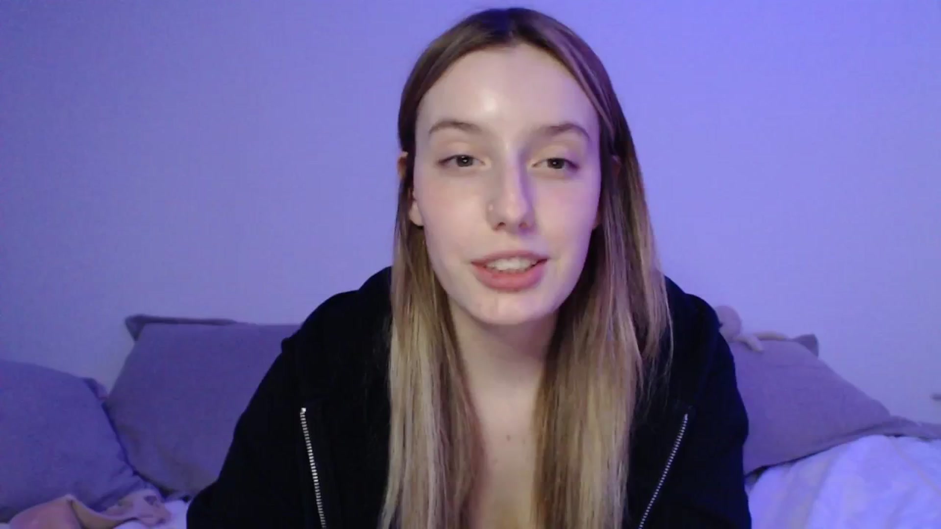 Gallery image thumbnail from Elenaxkiss's myfreecams stream on, 04/29/2025, 20:49 image 16 of 20