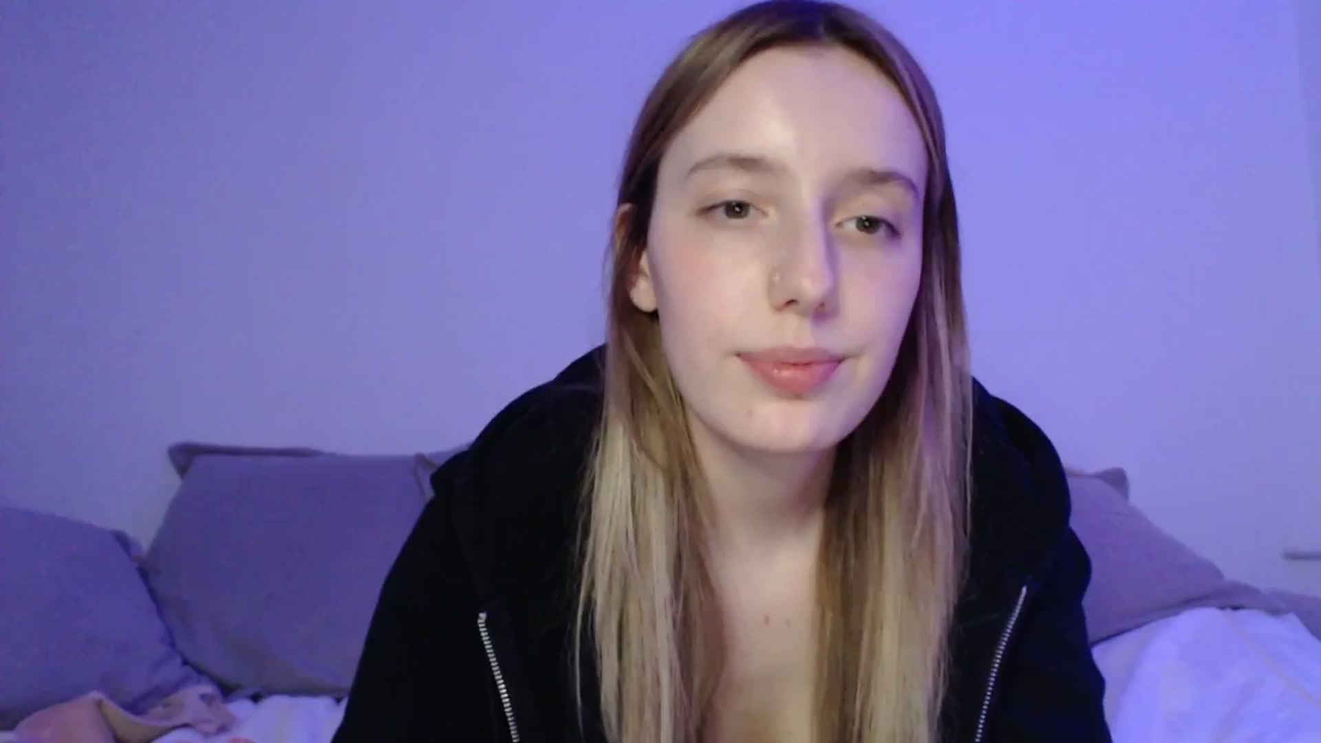 Gallery image thumbnail from Elenaxkiss's myfreecams stream on, 04/29/2025, 20:49 image 14 of 20