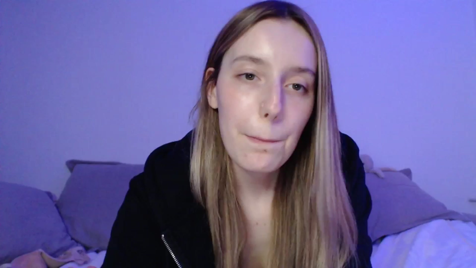 Gallery image thumbnail from Elenaxkiss's myfreecams stream on, 04/29/2025, 20:49 image 13 of 20