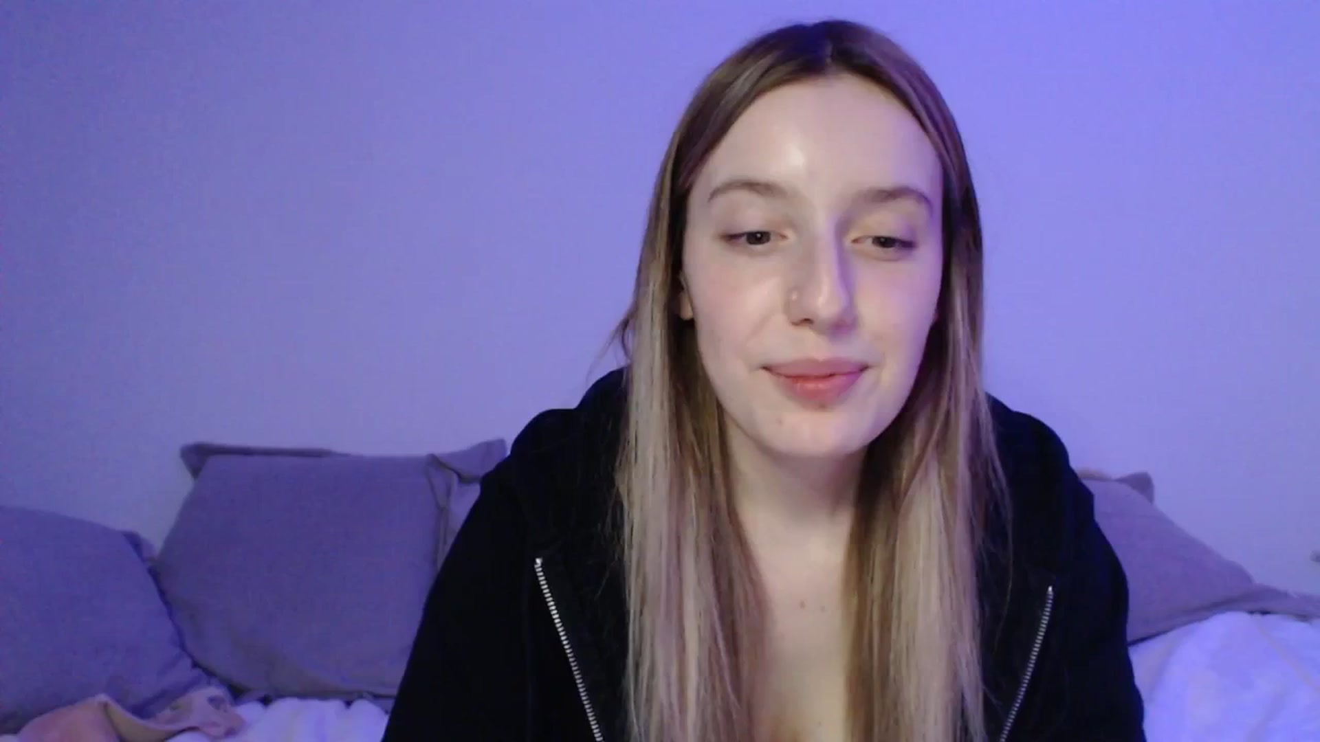 Gallery image thumbnail from Elenaxkiss's myfreecams stream on, 04/29/2025, 20:49 image 19 of 20