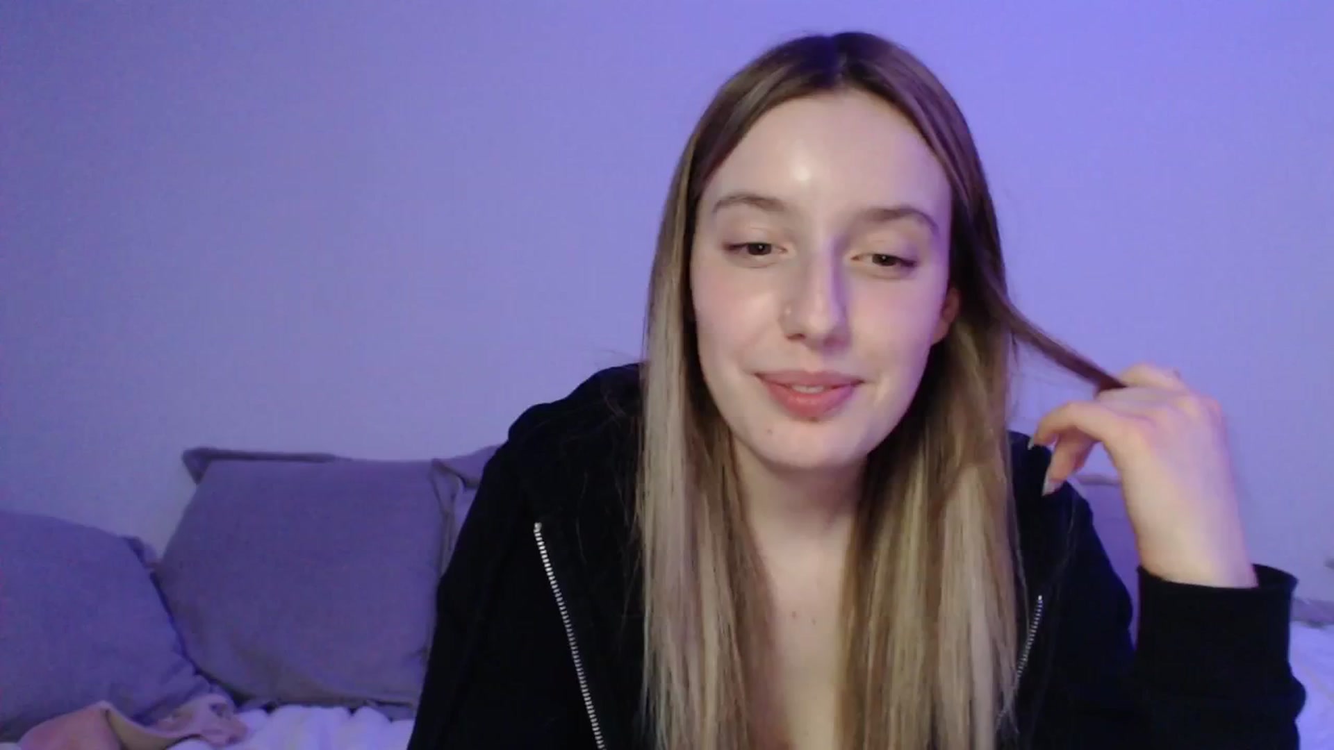 Gallery image thumbnail from Elenaxkiss's myfreecams stream on, 04/29/2025, 20:49 image 20 of 20