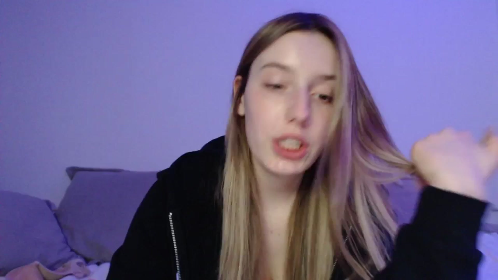Gallery image thumbnail from Elenaxkiss's myfreecams stream on, 04/29/2025, 20:49 image 17 of 20