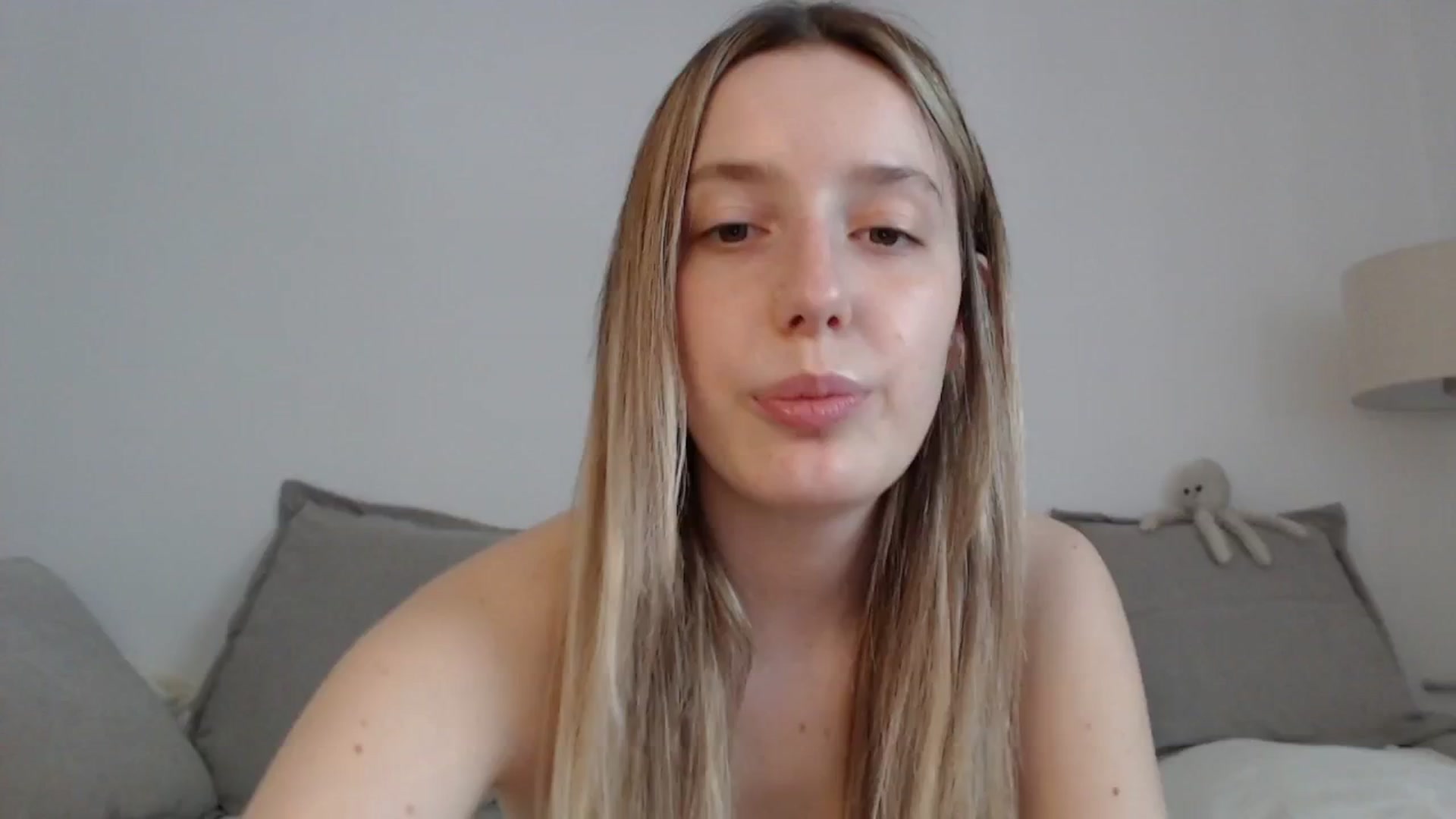 Gallery image thumbnail from Elenaxkiss's myfreecams stream on, 05/02/2025, 08:27 image 10 of 20