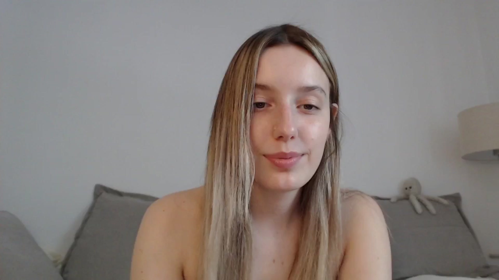 Gallery image thumbnail from Elenaxkiss's myfreecams stream on, 05/02/2025, 08:27 image 14 of 20