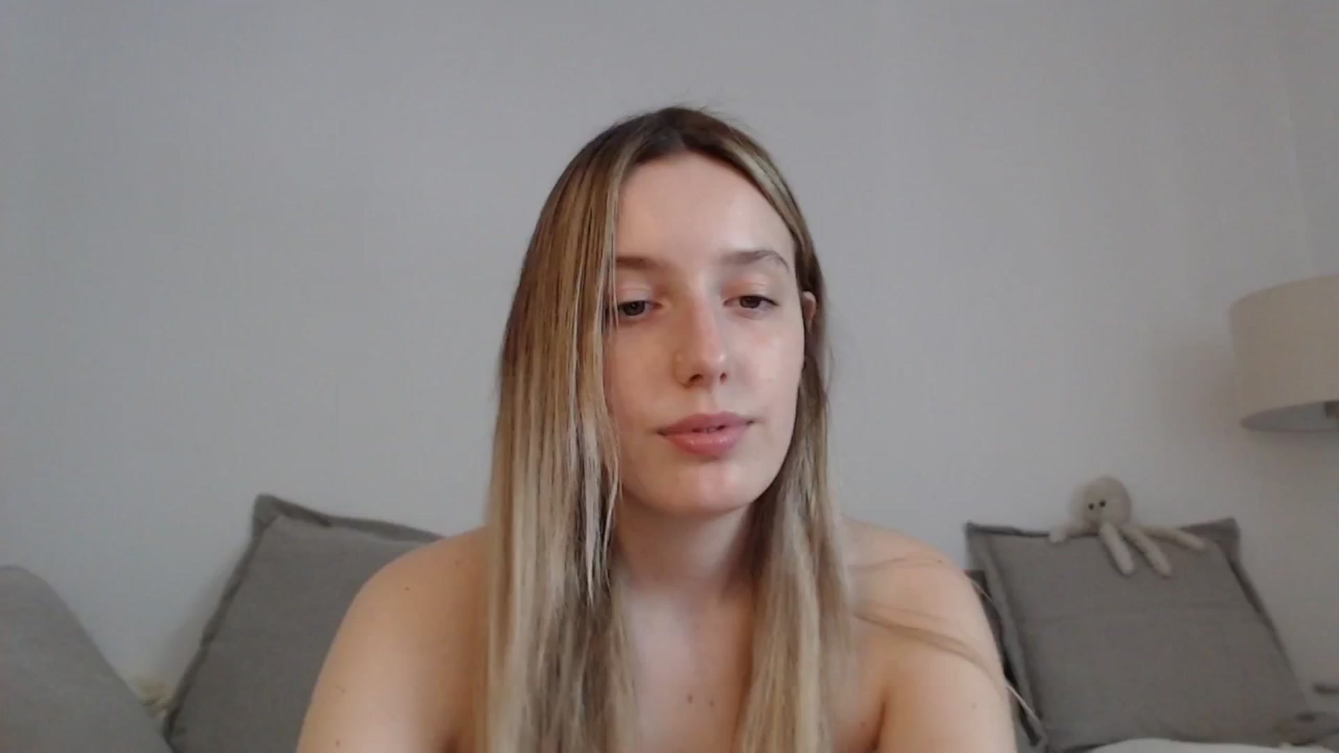 Gallery image thumbnail from Elenaxkiss's myfreecams stream on, 05/02/2025, 08:27 image 15 of 20
