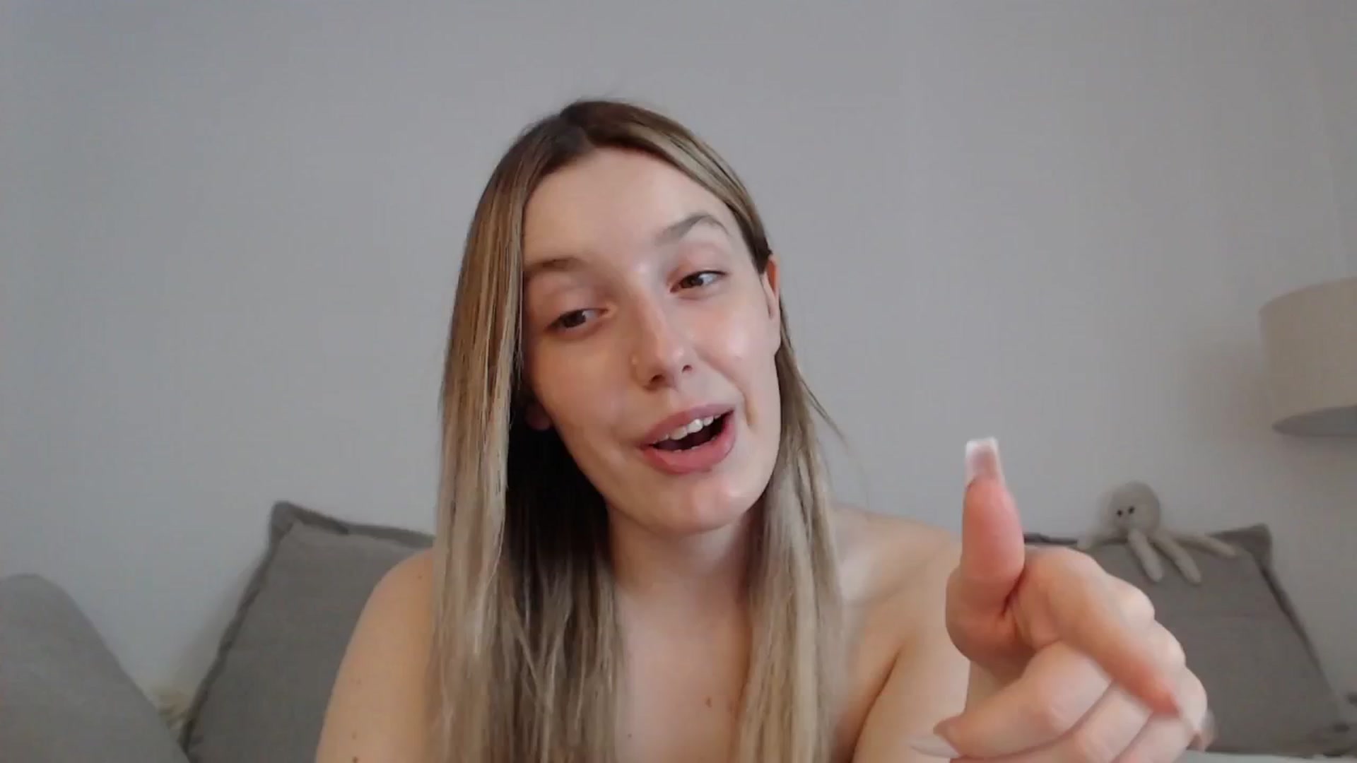 Gallery image thumbnail from Elenaxkiss's myfreecams stream on, 05/02/2025, 08:27 image 16 of 20