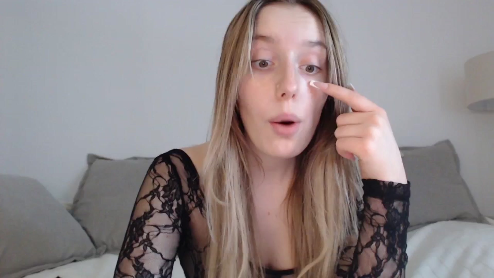 Gallery image thumbnail from Elenaxkiss's myfreecams stream on, 05/04/2025, 11:11 image 19 of 20