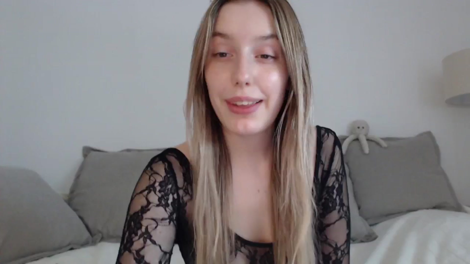 Gallery image thumbnail from Elenaxkiss's myfreecams stream on, 05/04/2025, 11:11 image 9 of 20