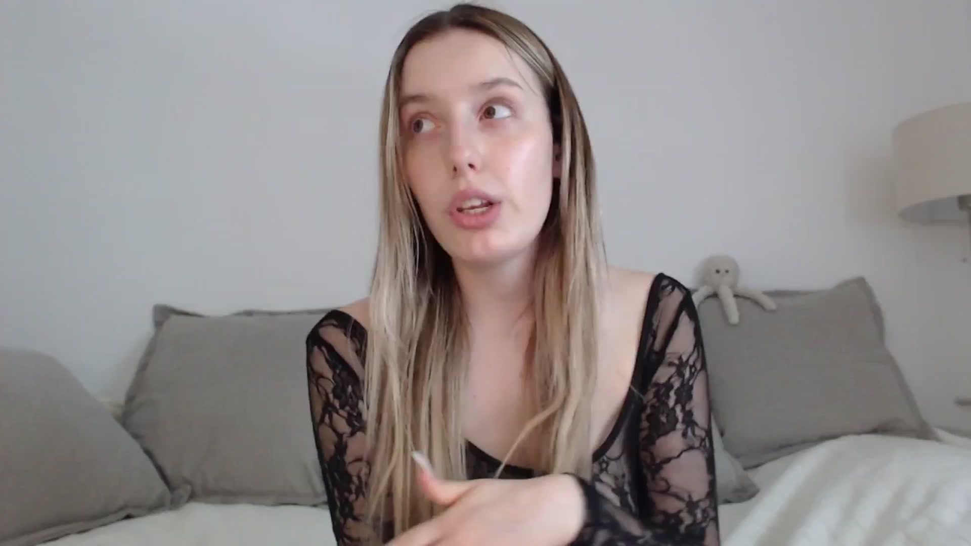 Gallery image thumbnail from Elenaxkiss's myfreecams stream on, 05/04/2025, 11:11 image 15 of 20
