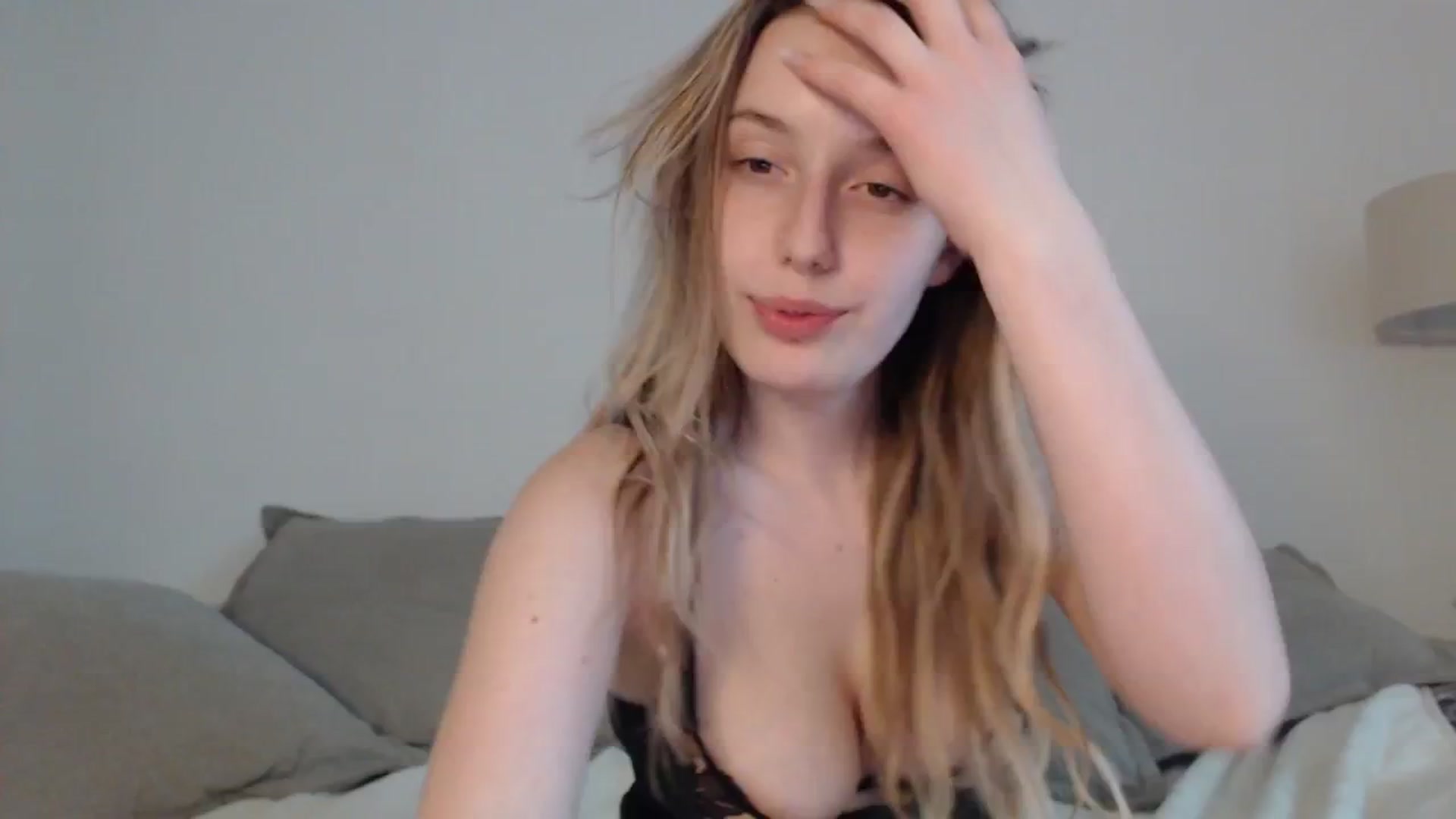 Gallery image thumbnail from Elenaxkiss's myfreecams stream on, 05/04/2025, 16:38 image 9 of 20