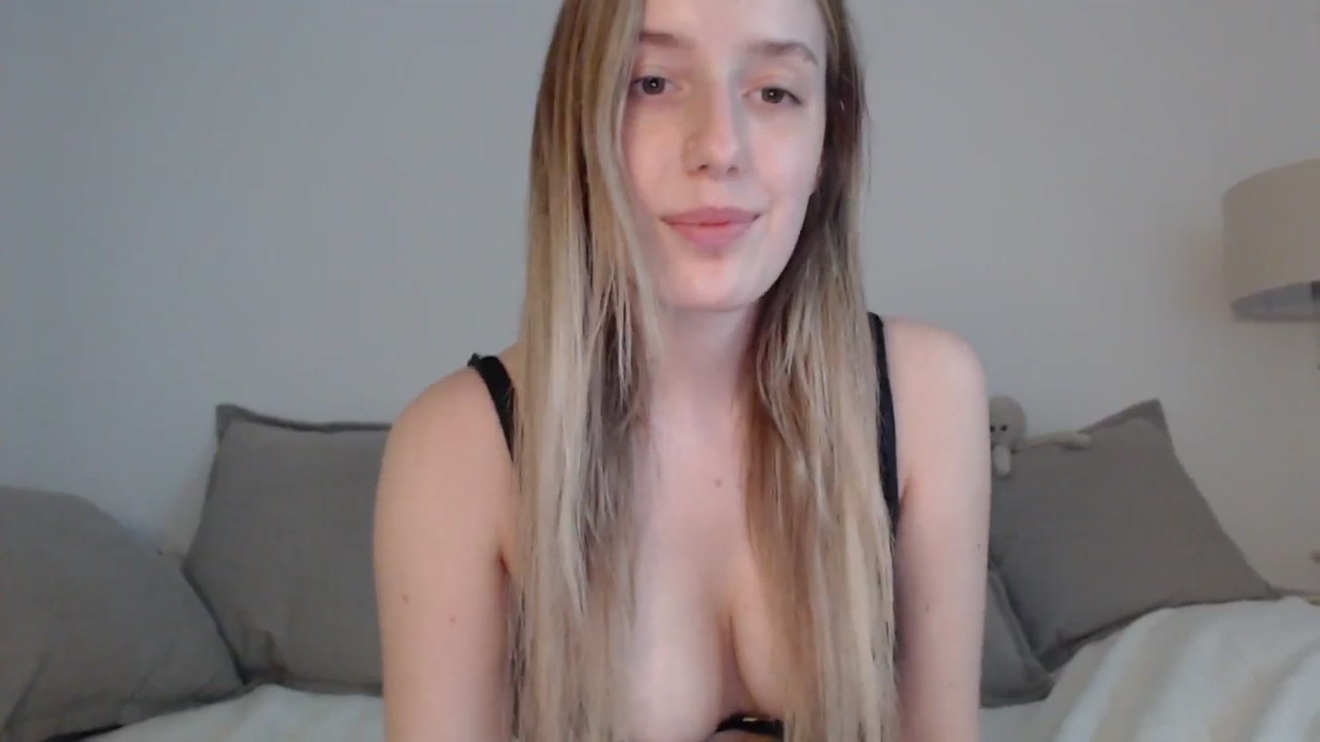 Gallery image thumbnail from Elenaxkiss's myfreecams stream on, 05/05/2025, 11:37 image 18 of 20