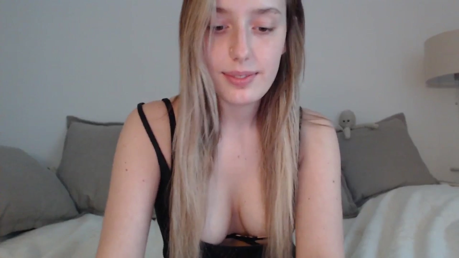 Gallery image thumbnail from Elenaxkiss's myfreecams stream on, 05/05/2025, 11:37 image 5 of 20