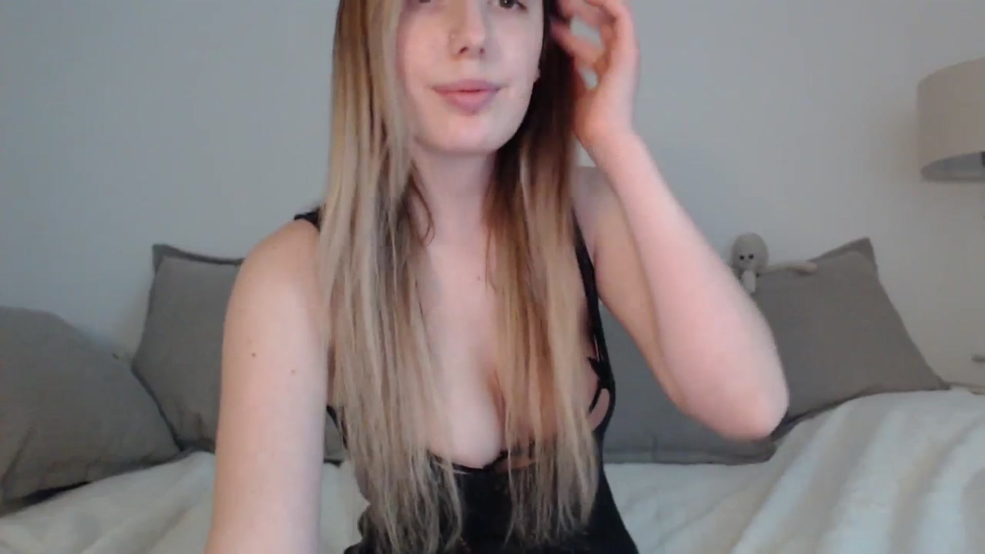 Gallery image thumbnail from Elenaxkiss's myfreecams stream on, 05/05/2025, 11:37 image 12 of 20