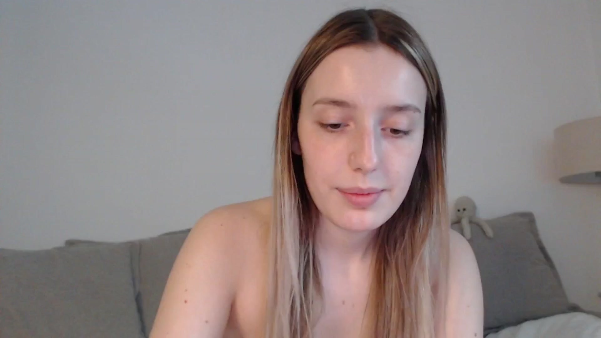 Gallery image thumbnail from Elenaxkiss's myfreecams stream on, 05/06/2025, 10:04 image 3 of 20