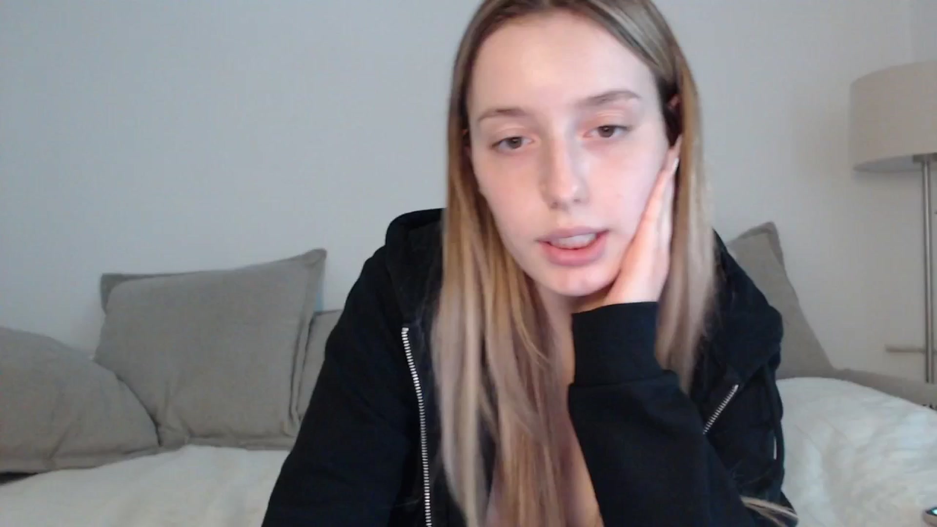 Gallery image thumbnail from Elenaxkiss's myfreecams stream on, 05/07/2025, 11:24 image 20 of 20
