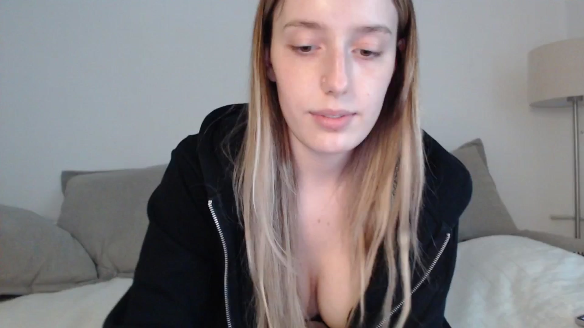 Gallery image thumbnail from Elenaxkiss's myfreecams stream on, 05/07/2025, 11:24 image 12 of 20