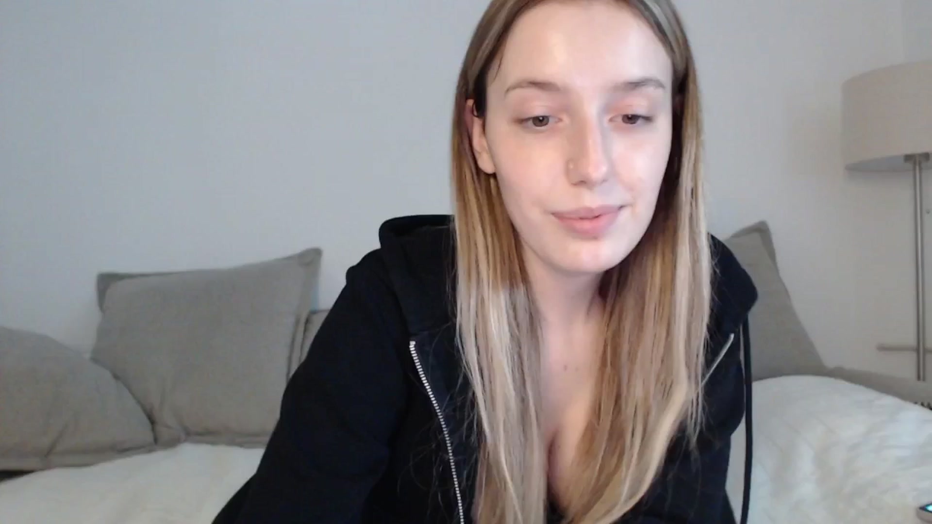 Gallery image thumbnail from Elenaxkiss's myfreecams stream on, 05/07/2025, 11:24 image 14 of 20